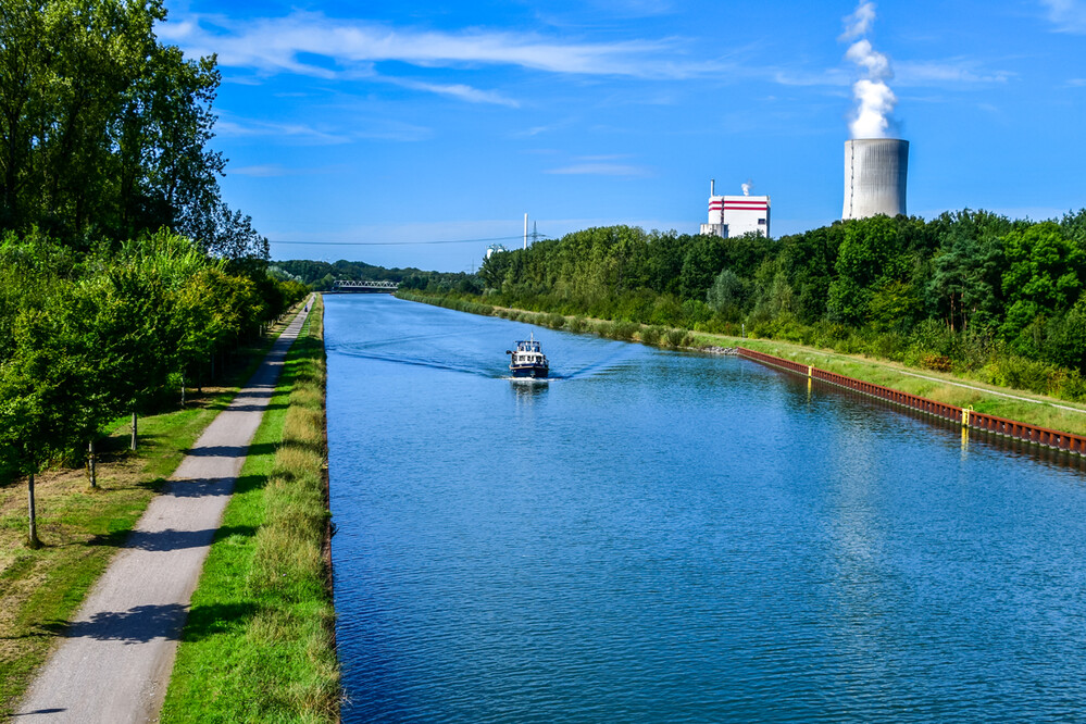 Rund um Bach, Fluss, Kanal und See "Bugwelle auf dem Datteln-Hamm-Kanal"
Roland
Schlüsselwörter: 2024