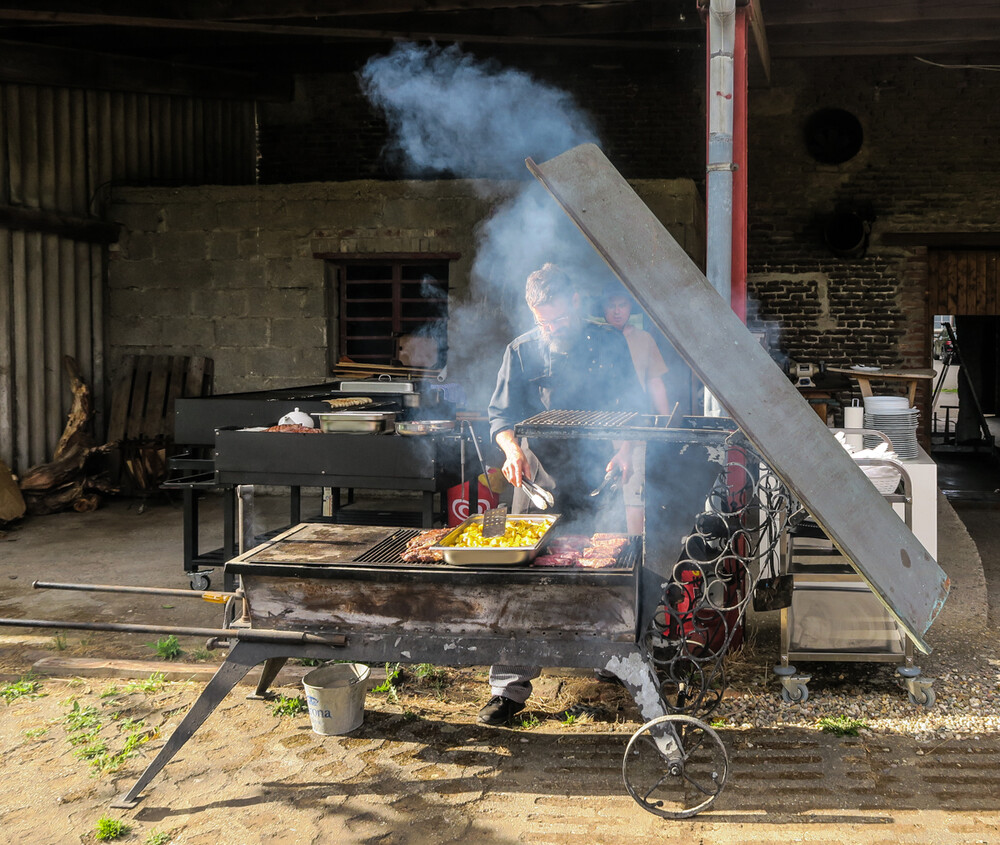 Fortbewegungsmittel "Fahrbarer Grill"
Verena
Schlüsselwörter: 2023