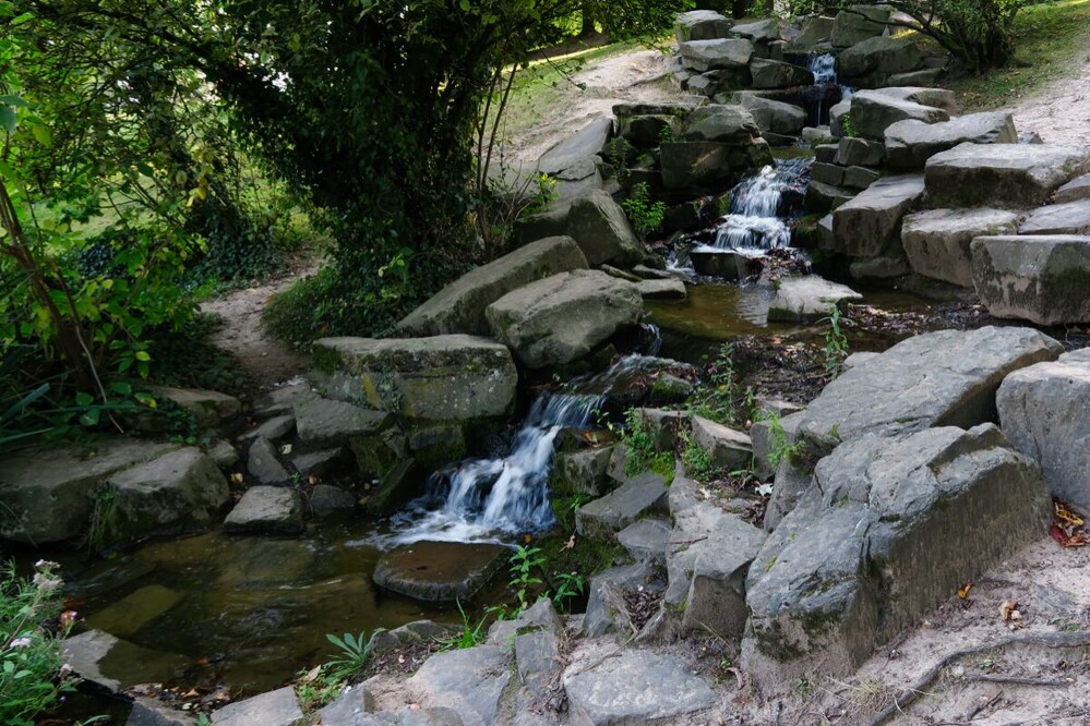 Rund um Bach, Fluss, Kanal und See "Kleiner Wasserfall"
Verena
Schlüsselwörter: 2024