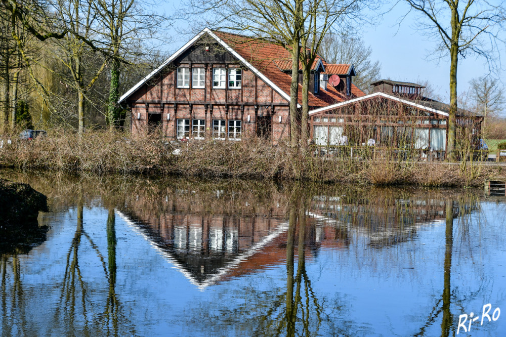 Im Wassergraben gespiegelt
Schlüsselwörter: 2025