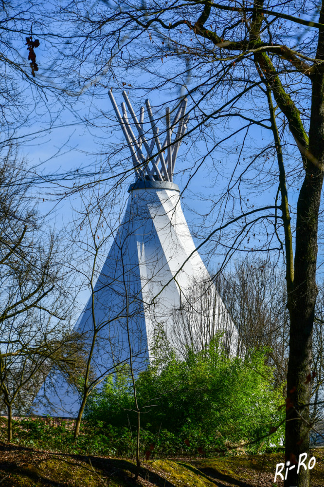 Big Tipi
Das Zelt wurde im Anschluss an die Expo von der Stadt Dortmund erworben u. dient heute als Kletter- und Eventzentrum. (lt. wikipedia)
Schlüsselwörter: 2025