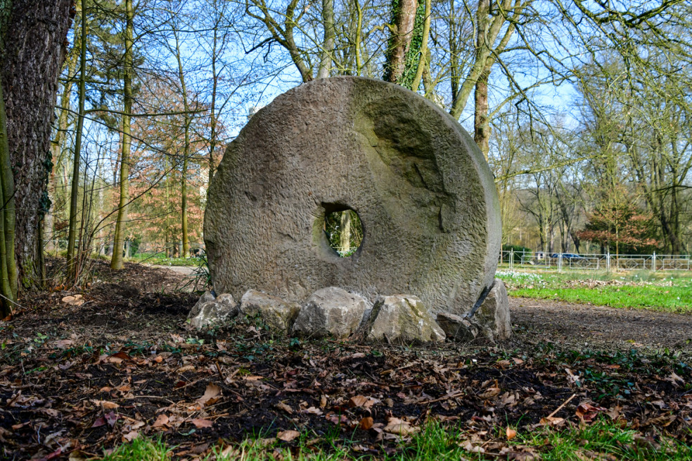 Alles im Park  "Mühlstein"
Roland
Schlüsselwörter: 2025